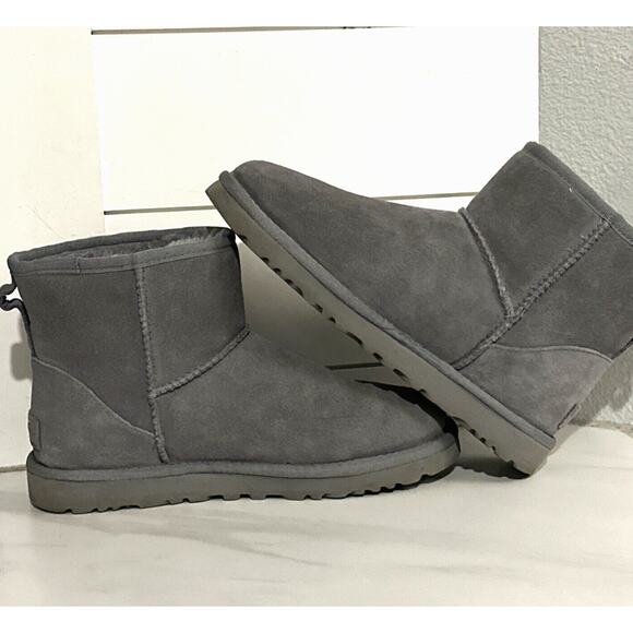 UGG Women's Classic Mini Side Logo II Boots Size 8 US Gray EUC - Picture 6 of 11
